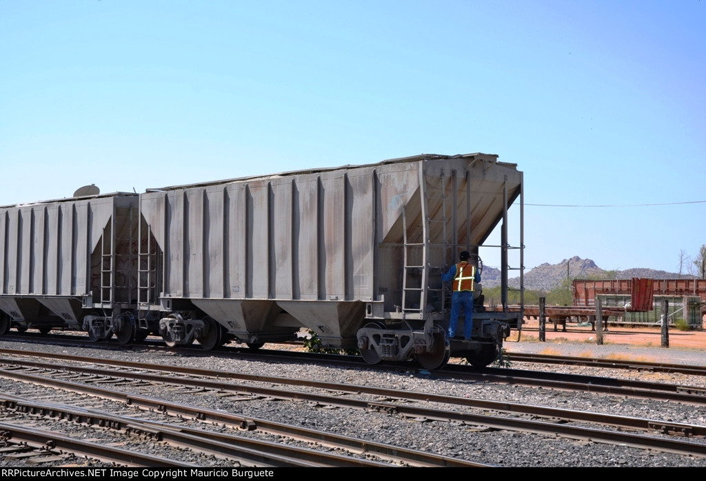 ITLX Covered Hopper in Hermosillo yard